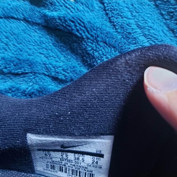 (Sold Marketplace) Nike Youth Turf Shoes, Size 6 - Picture 5 of 5